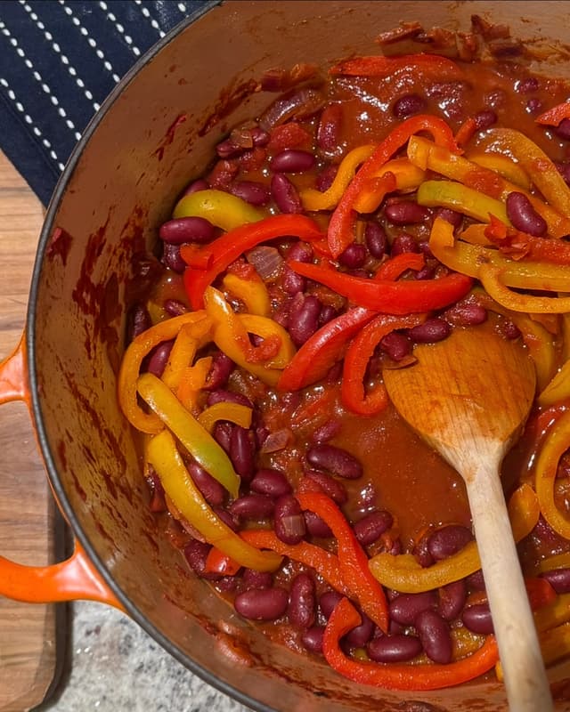 Easy Vegan Bean Stew with Smoky Paprika, Peppers and Kidney Beans