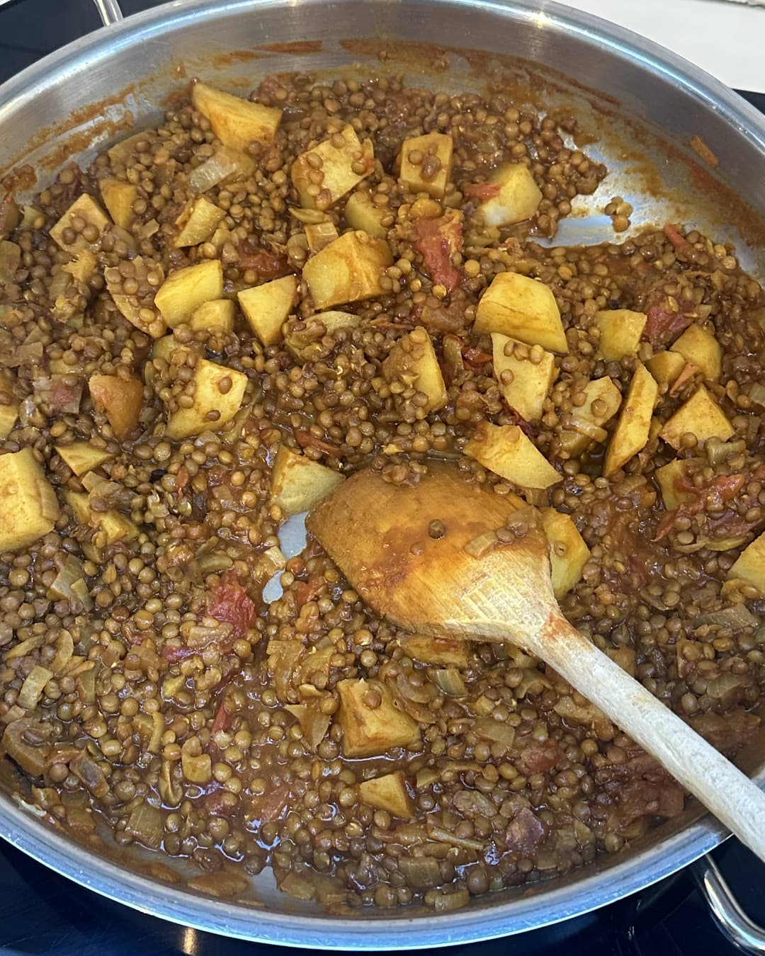 Creamy brown lentil and potato dahl with spinach - Image 3